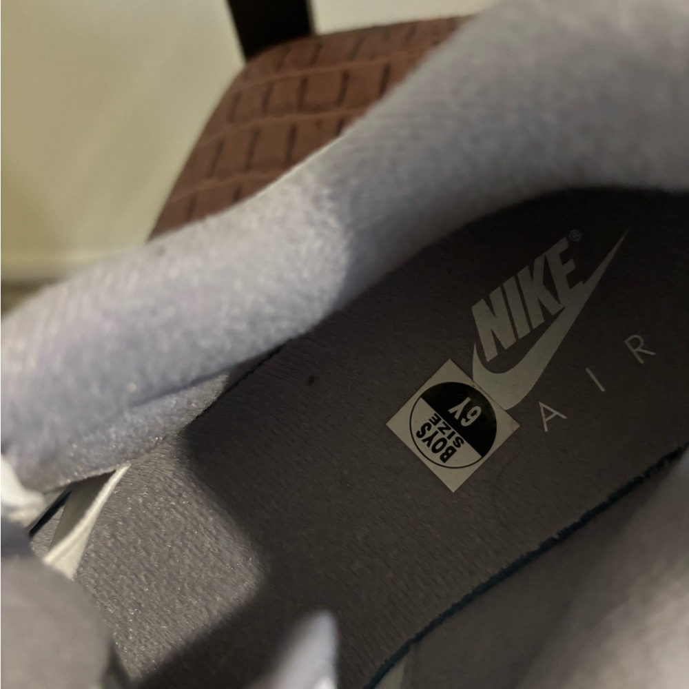 Retro 2 Jordan - Picture 5 of 7